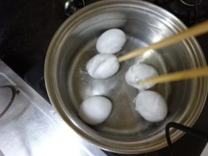 たまごを転がす