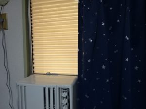 エアコン上部のジャバラ部分。