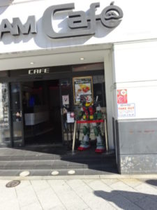ガンダムカフェを通過